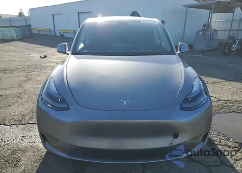2025 Tesla Model Y z USA, uszkodzony, nr VIN 7SAYGDEE8SF281613